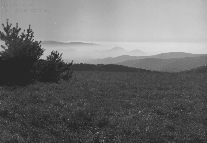 Pohľad z vrchu Čergov na Stráže