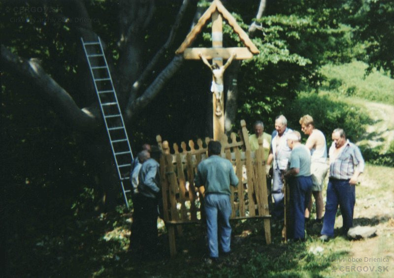 Osadenie kríža pri Oltárkameni