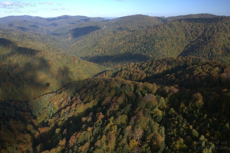 Suché Lutinky, vpravo dole Capie, vzadu vpravo Siňaví jarek