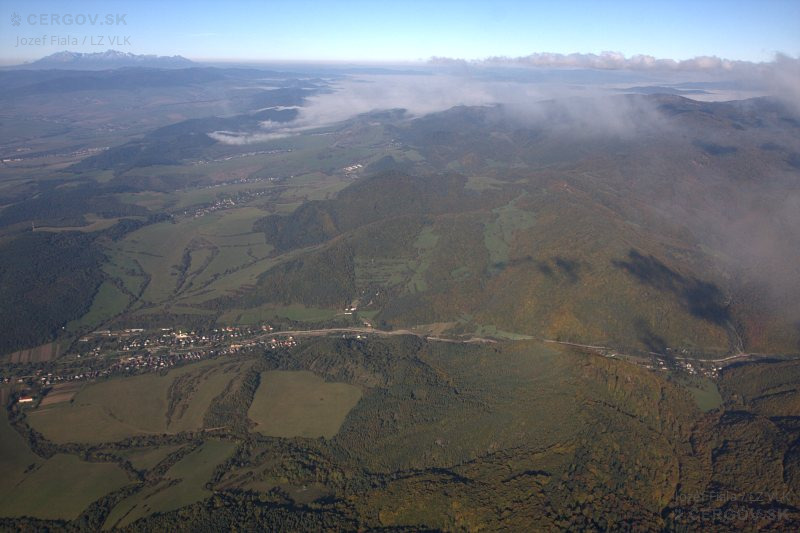 Ľutina, vpravo Olejníkov