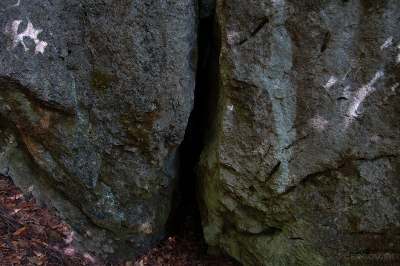 Puklinová jaskyňa pri Pekle