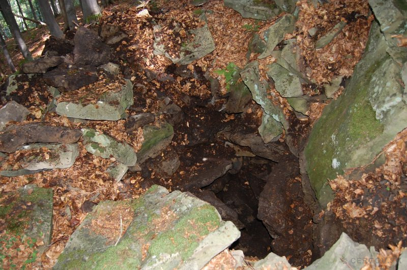 Zavalený vchod Fričkovskej jaskyne