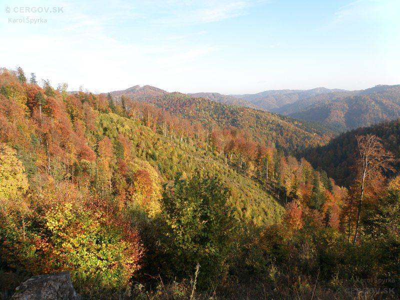 Misarné. V pozadí Škaredé, vpravo Lysá